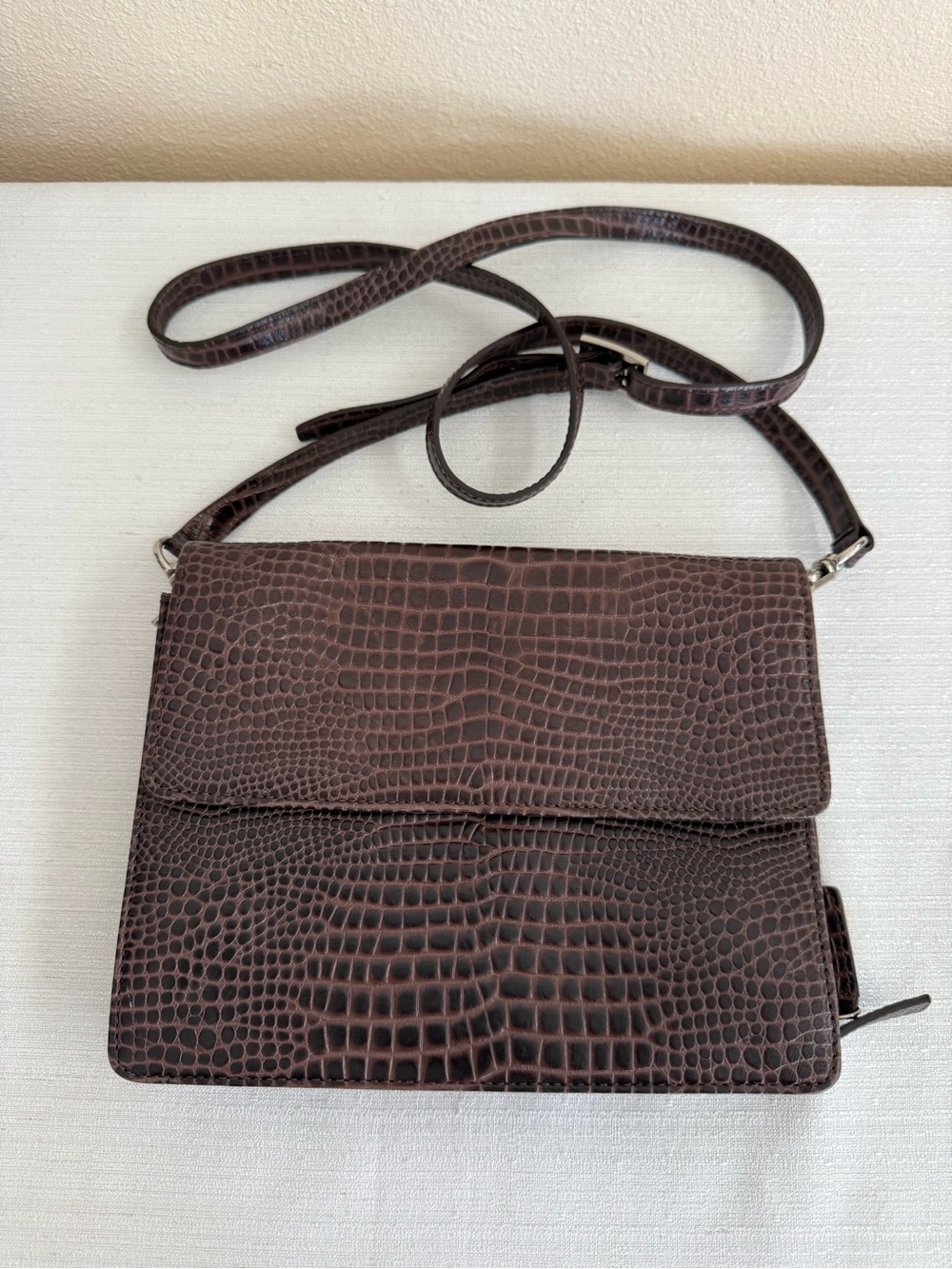 Vintage LEVENGER Classic Croc-Embossed Brown Leather Crossbody Bag Italy